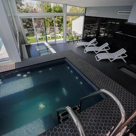 Bauhaus Wellness 202 *